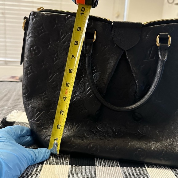 Like New Louis Vuitton Mazarine MM Empreinte Monogram Crossbody Tote bag - Picture 11 of 11